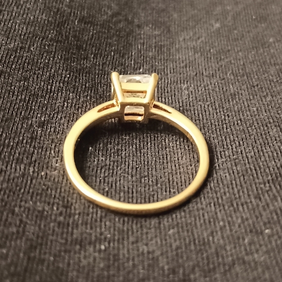 Nataliya V Collister ring,size 11 gold in color with diamond. - Picture 3 of 3